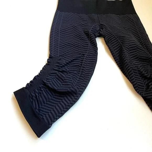 Lululemon In The Flow Crop II Heathered Naval Blue
Seamless Size 4 - Picture 7 of 13